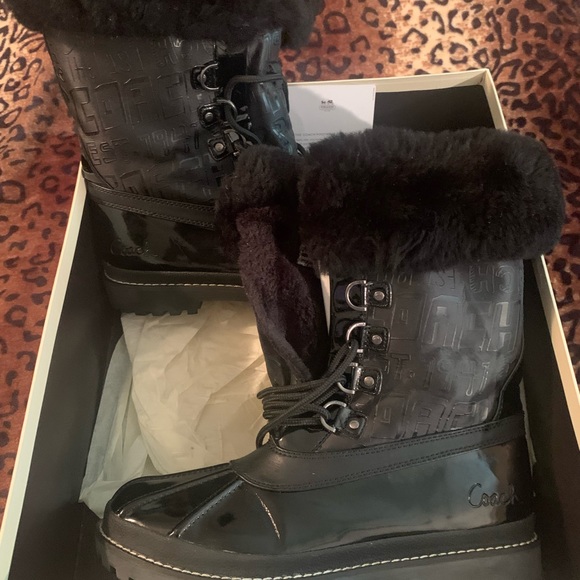 COACH BLACK PATENT LEATHER BOOT, Size 10 Excellent Condition. - Picture 6 of 10